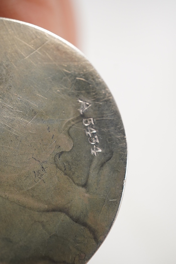 A set of four George V silver and tortoiseshell pique circular menu holders, by William Comyns, Birmingham, 1912/13, height 40mm.